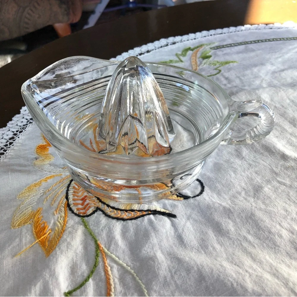 Vintage Citrus Reamer Juice Squeezer. Large Size. Scalloped Handle. 7.5